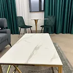 Cortina North Studio And Parking