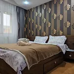 Modern Oasis With A Cozy Fireplace Your Stylish Apartment Minutes From Downtown
