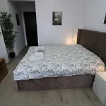 Charming City Center Apartment - Free Minibar