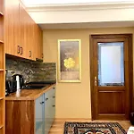 Arc De Triomphe Studios