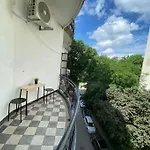 Quiet And Classic Studio With Cismigiu Park View