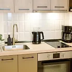 Centric Charm - Modern Studio Living