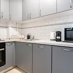 Bright And Cozy Apartment In The Bucharest Center