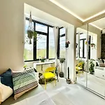 Harmony Studio - Elegant Escape Near Ateneu