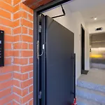 Juno New Boutique Building Apartment With Private Parking