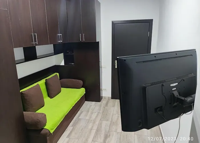Christie\'S 2 Central Apartment