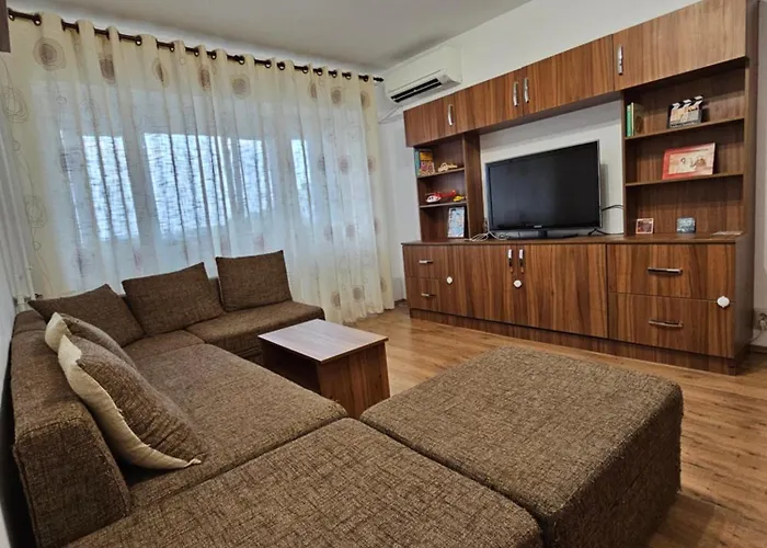 Home Like Comfort 3 Room Apartment For Families And Groups With Full Kitchen And Free Parking