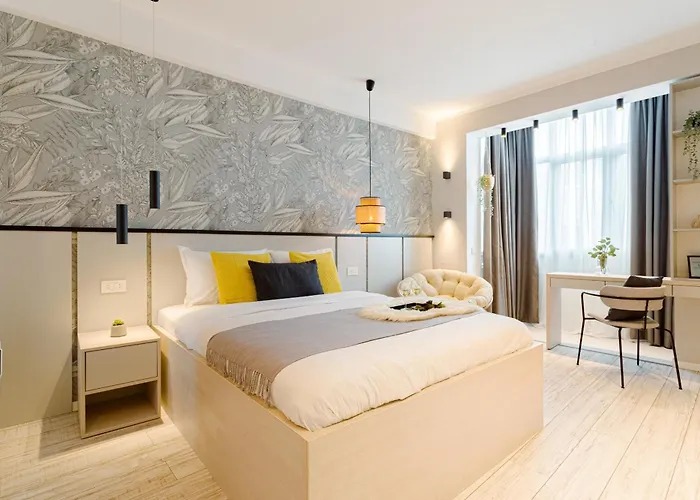 Centric Charm - Modern Studio Living