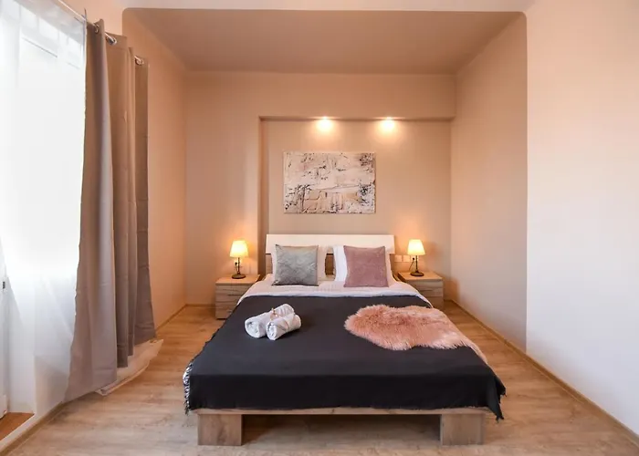 Pastel Hues - Homey Central Apartment Near Armeneasca