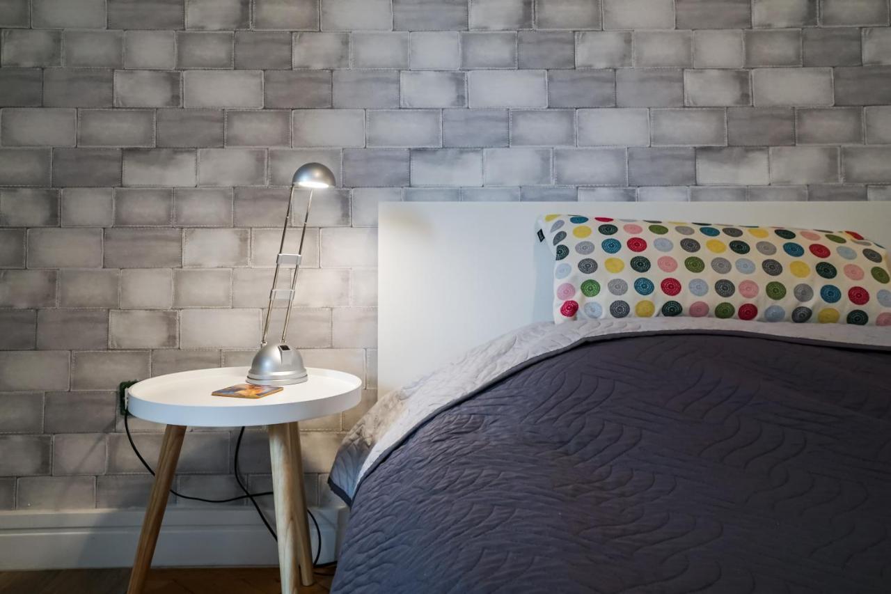 Apartament Victoriei Bricks Bucureşti