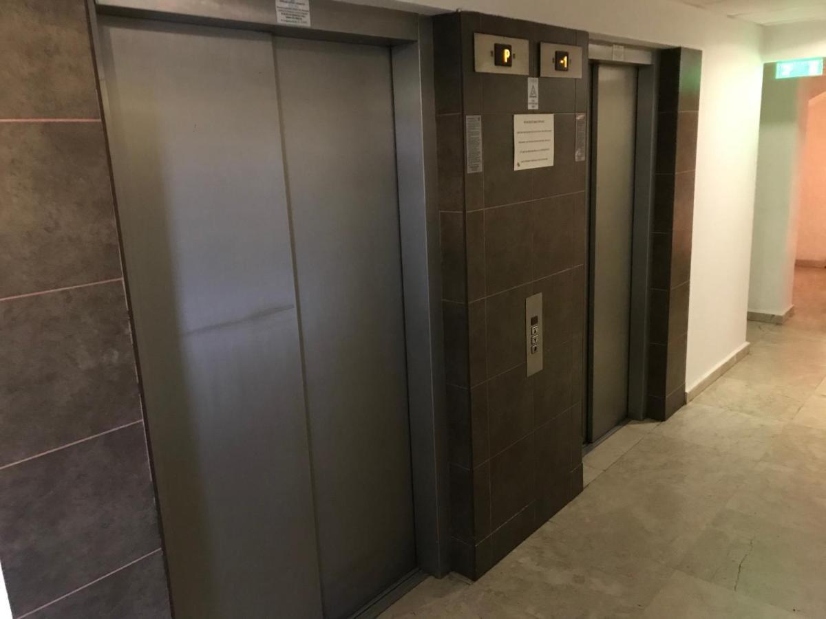 Queen Beds With Underground Parking Apartamento