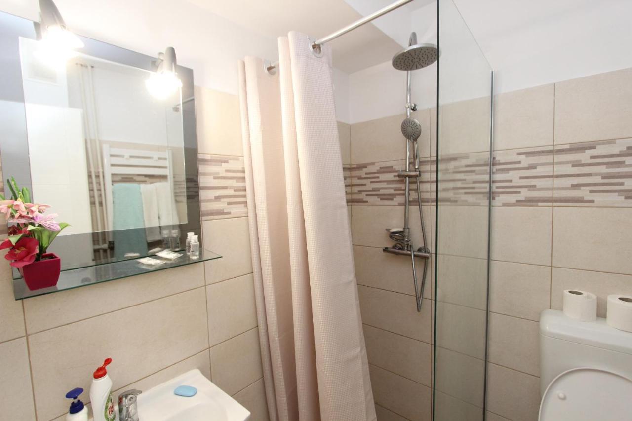 Piata Sudului Host * Bucharest