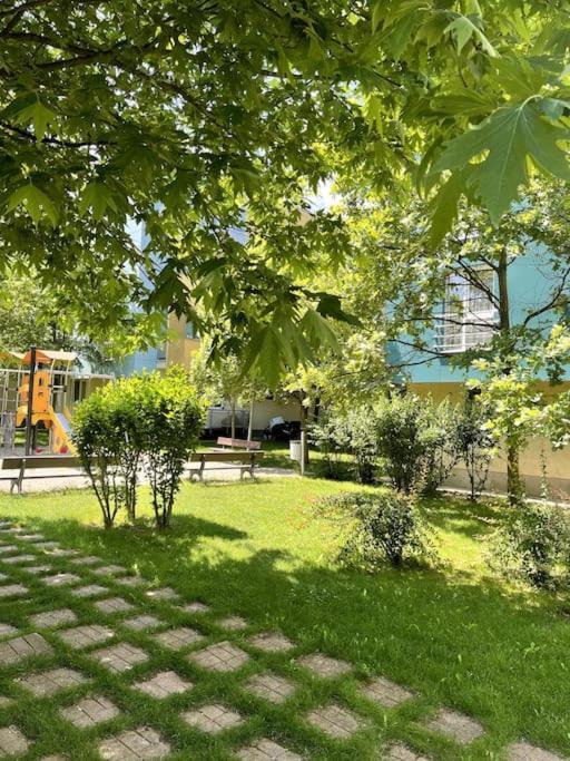 Green North Apt - Close To The Airport And Therme Apartment