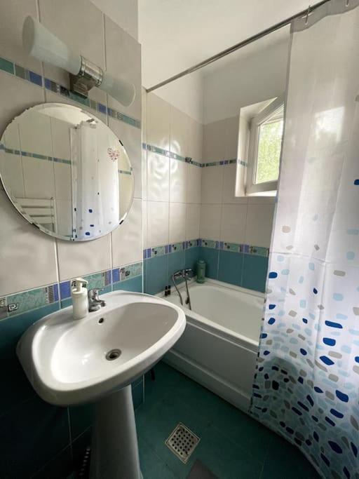 Green North Apt - Close To The Airport And Therme