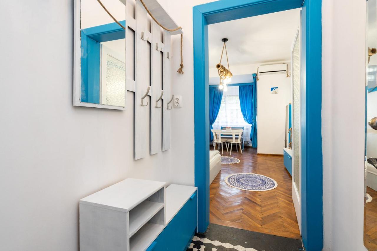 Mediterranean In Center Apartment