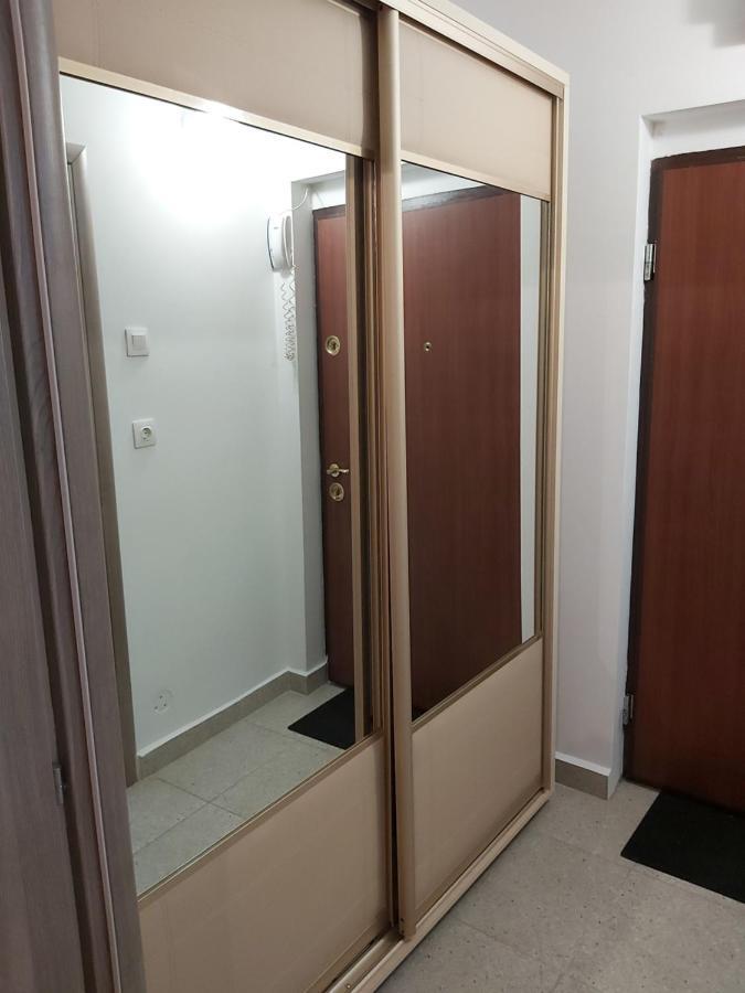 Apartament Metroufavoritsibiuafi *