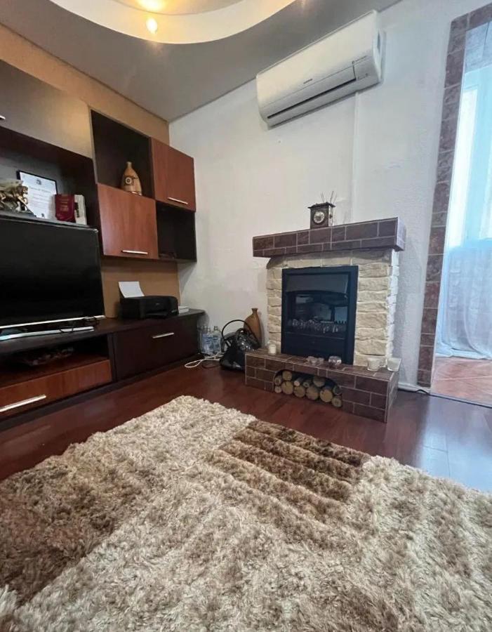 Apartament Modern Oasis With A Cozy Fireplace Your Stylish Minutes From Downtown Bucureşti