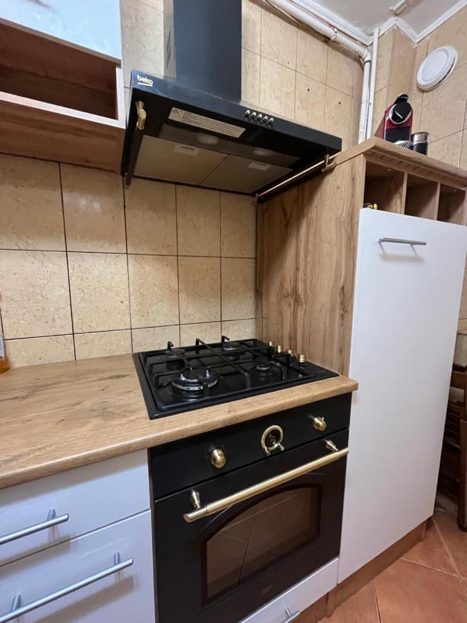 Modern Oasis With A Cozy Fireplace Your Stylish Minutes From Downtown Apartament