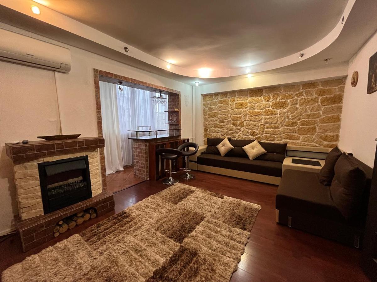 Modern Oasis With A Cozy Fireplace Your Stylish Minutes From Downtown Apartament *