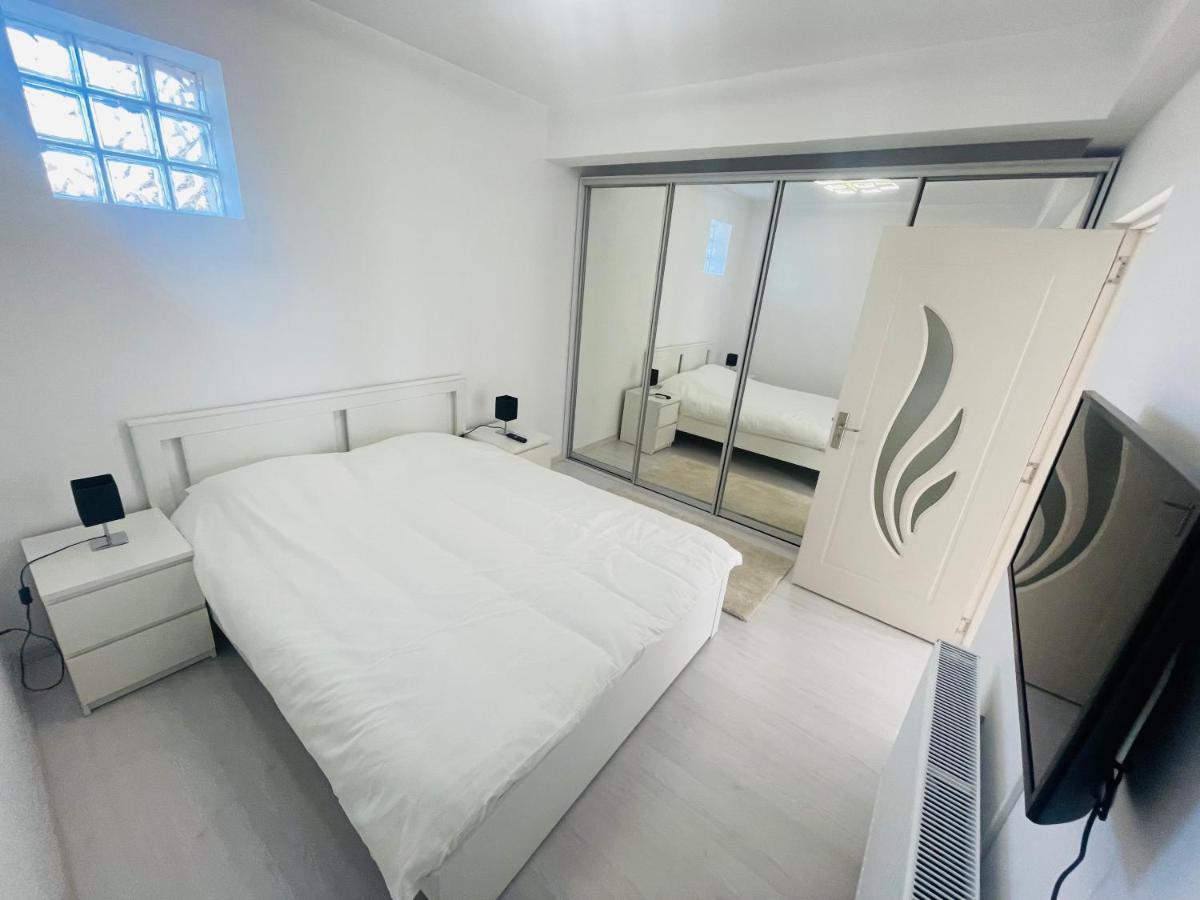 Apartament Cu 2 Apartment *