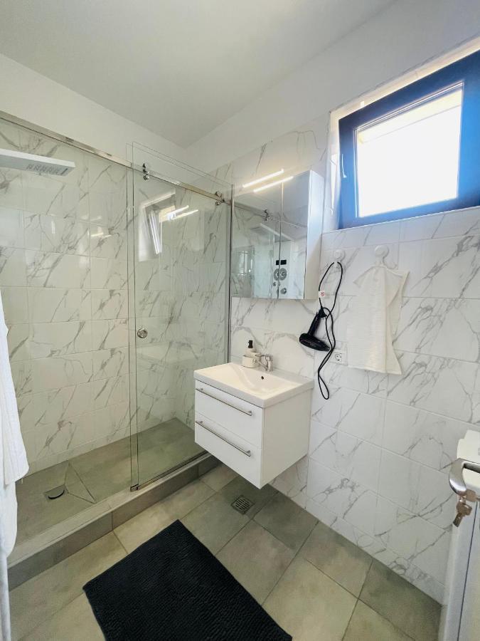 Apartament Cu 2 Apartment