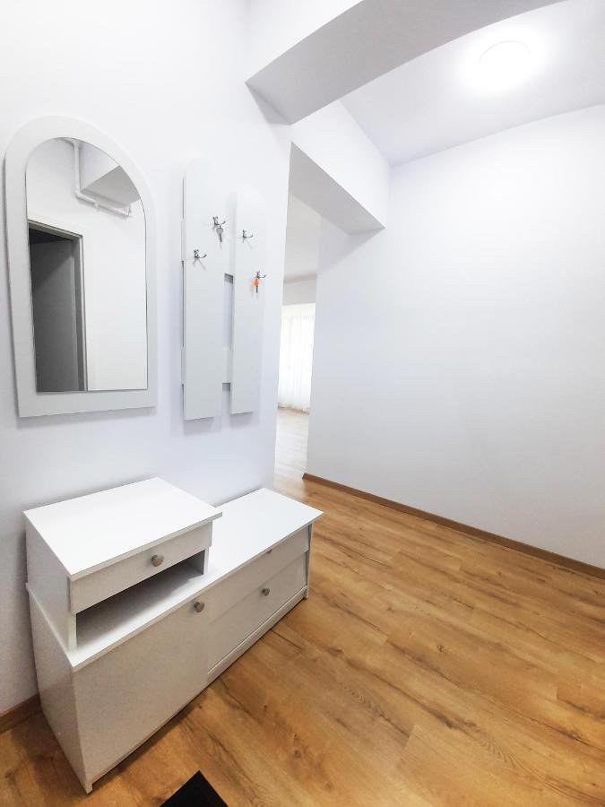 White Flat *