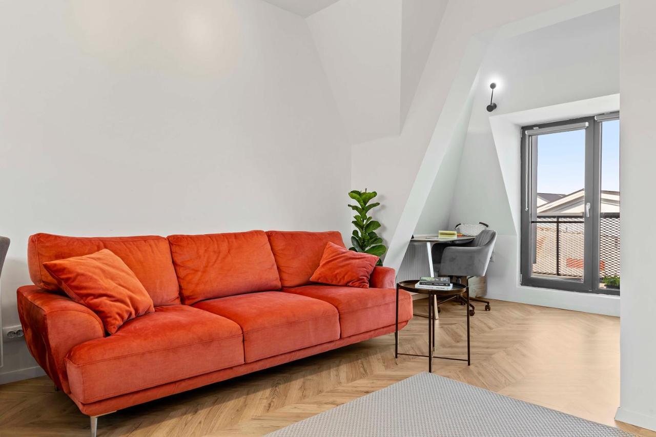 Ela Attic Studio Bucureşti