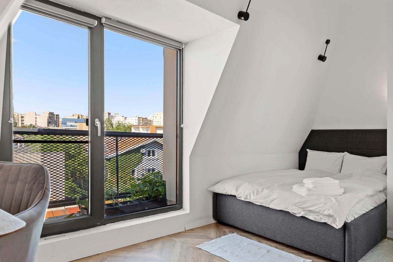 Ela Attic Studio Bucureşti