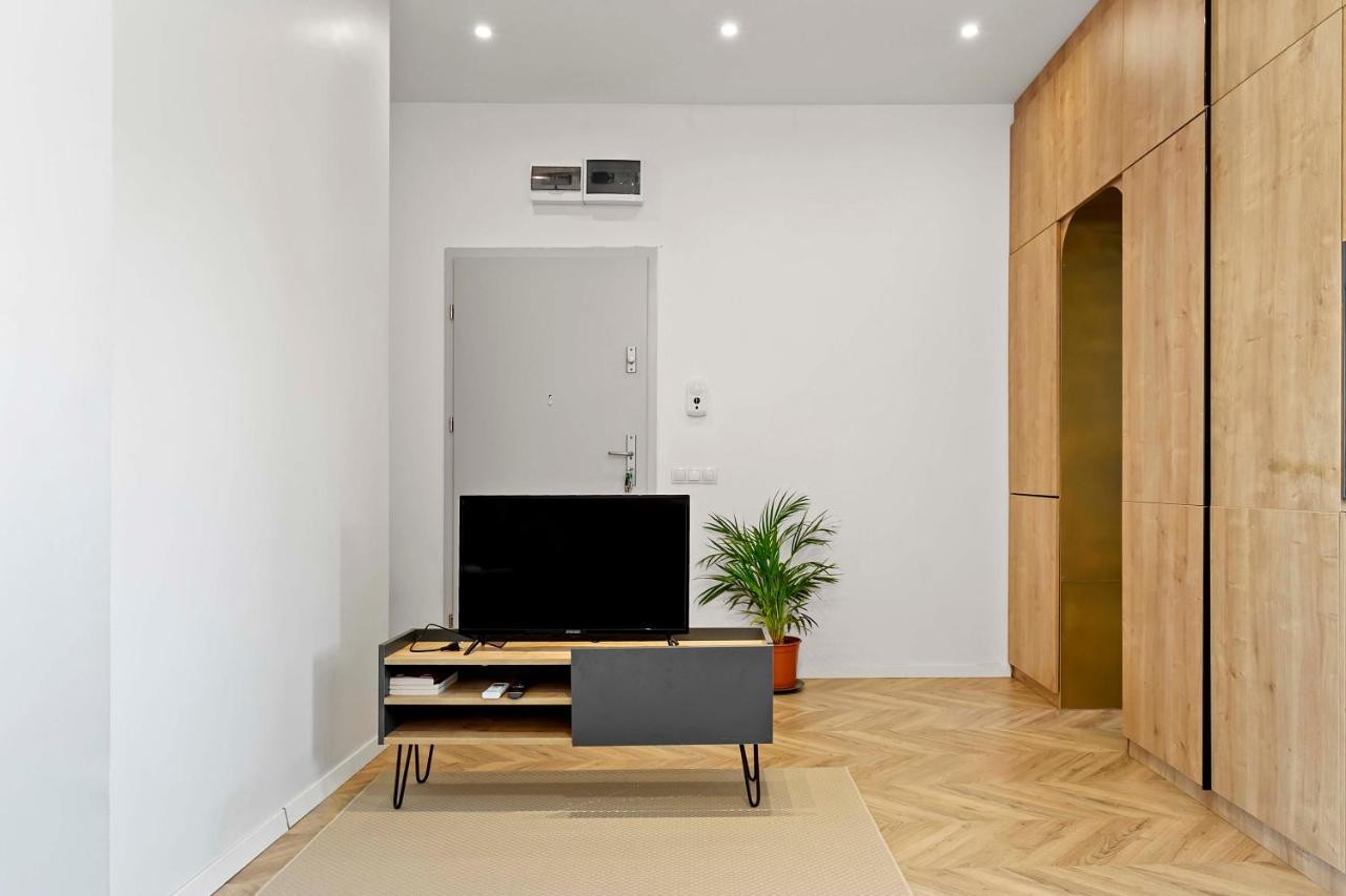 Ela Attic Studio * Bucureşti
