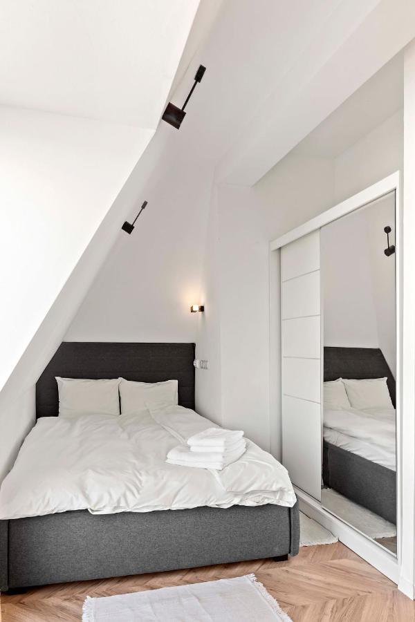 Ela Attic Studio Bucureşti