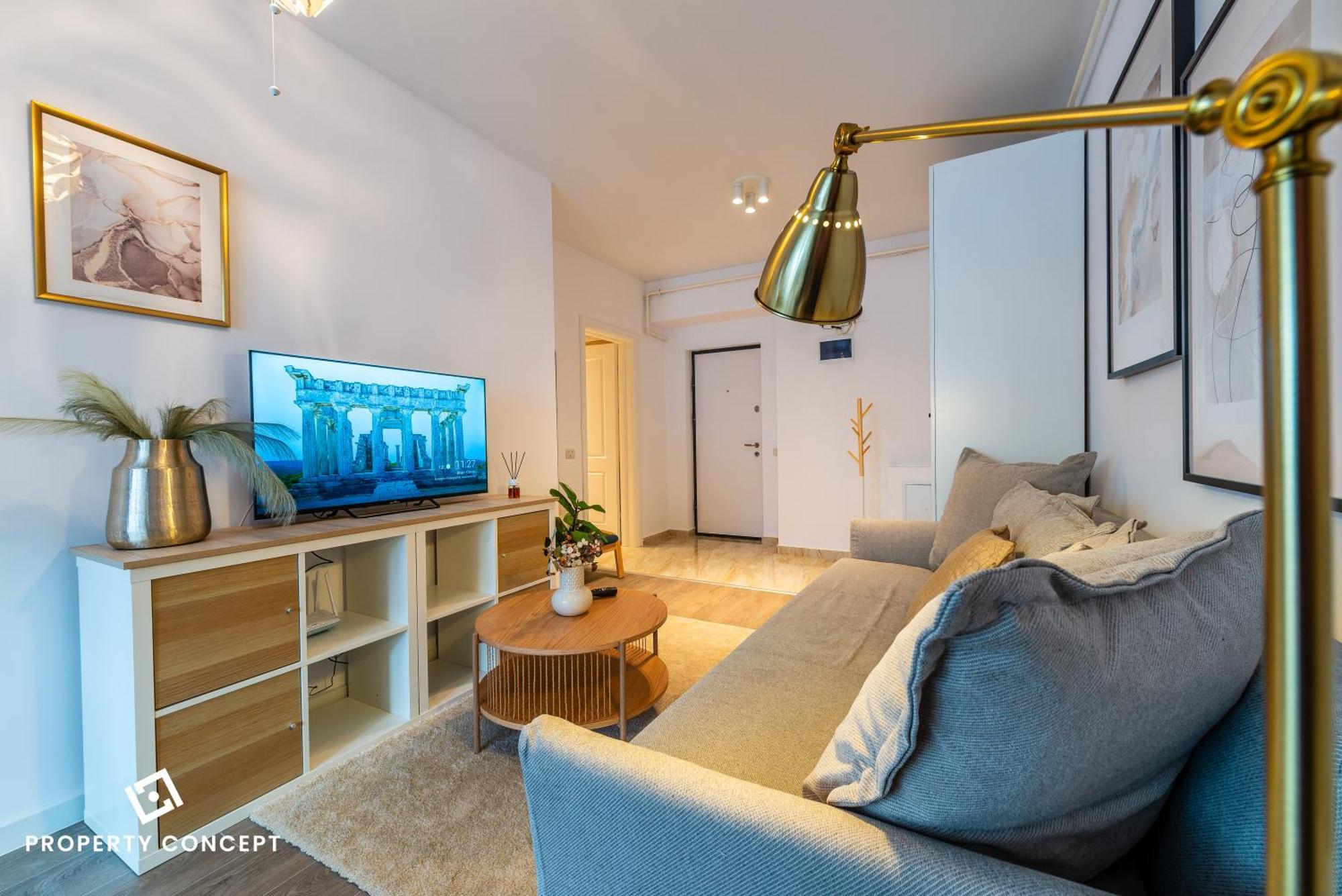 Apartment 811