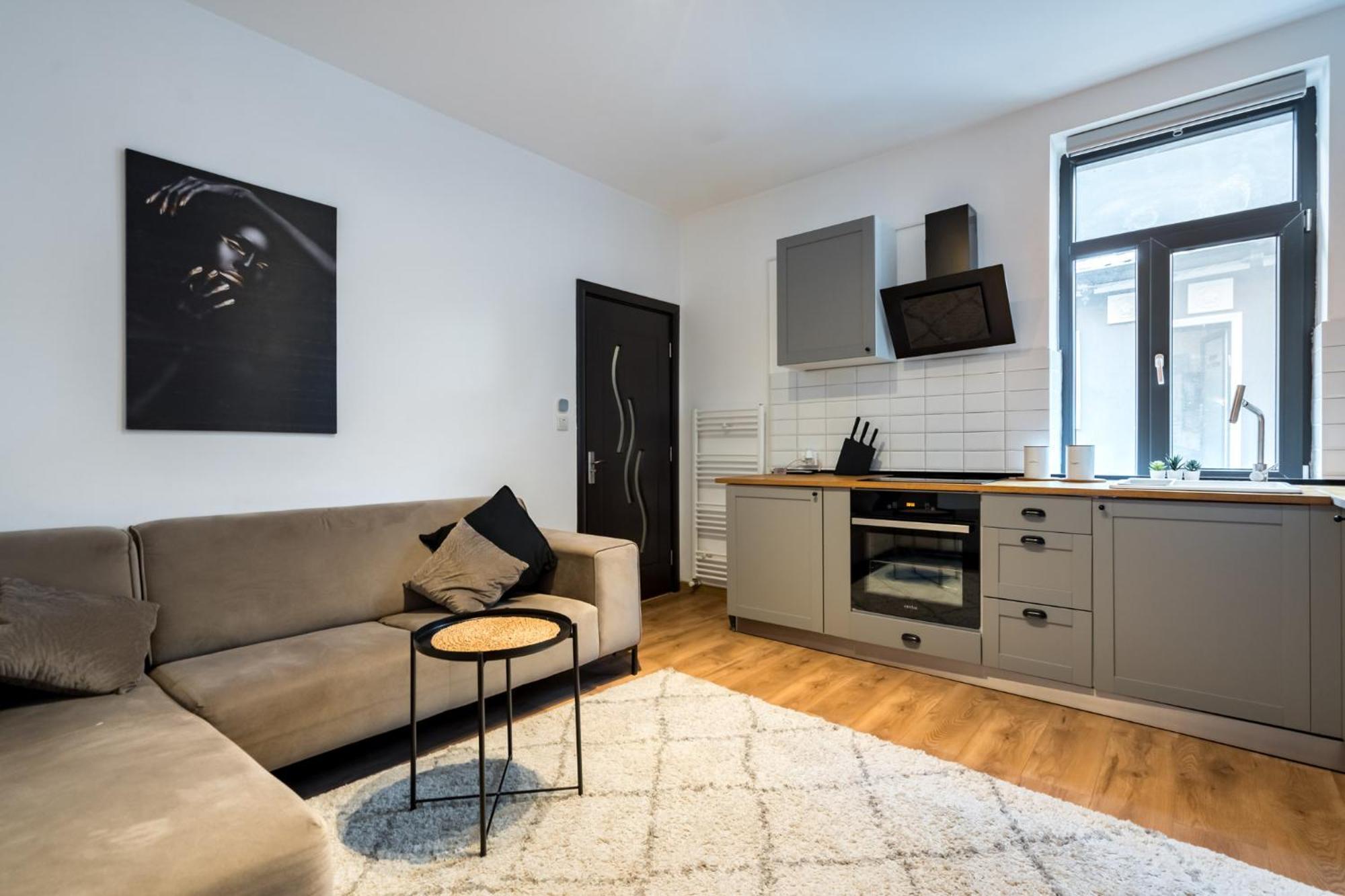 Apartment Black Rose