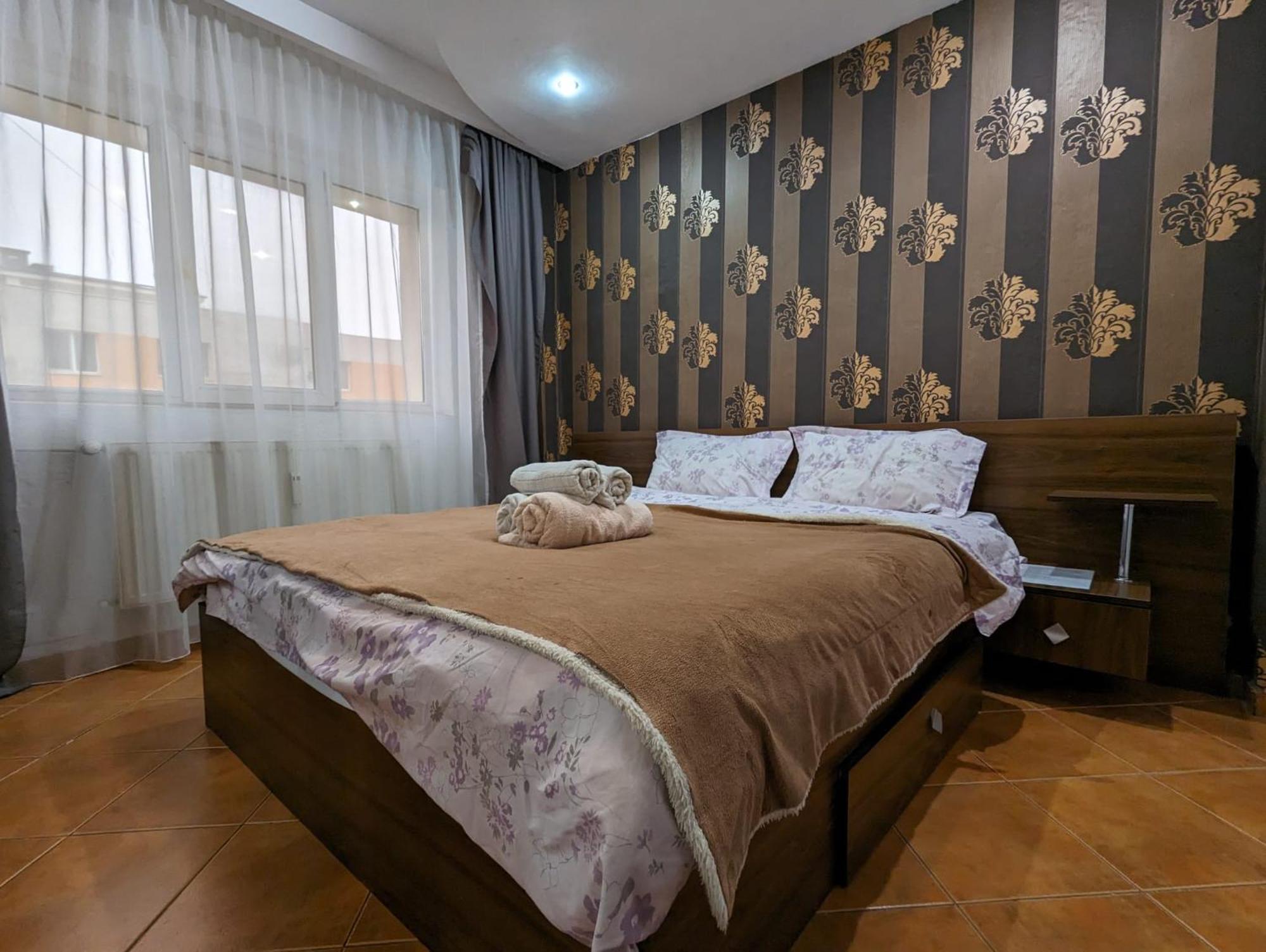 Apartament Modern Oasis With A Cozy Fireplace Your Stylish Minutes From Downtown Bucureşti