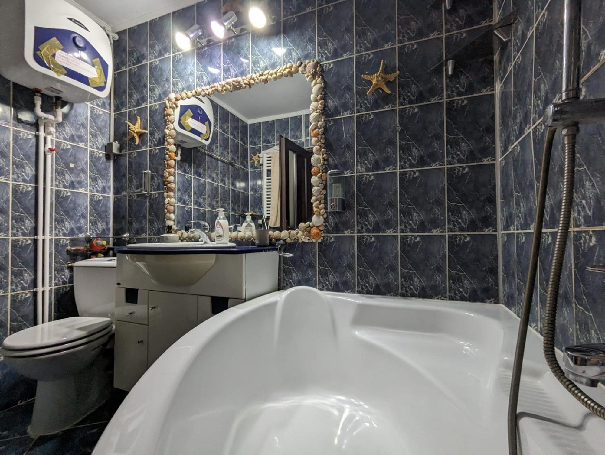 Modern Oasis With A Cozy Fireplace Your Stylish Minutes From Downtown Apartament Bucureşti