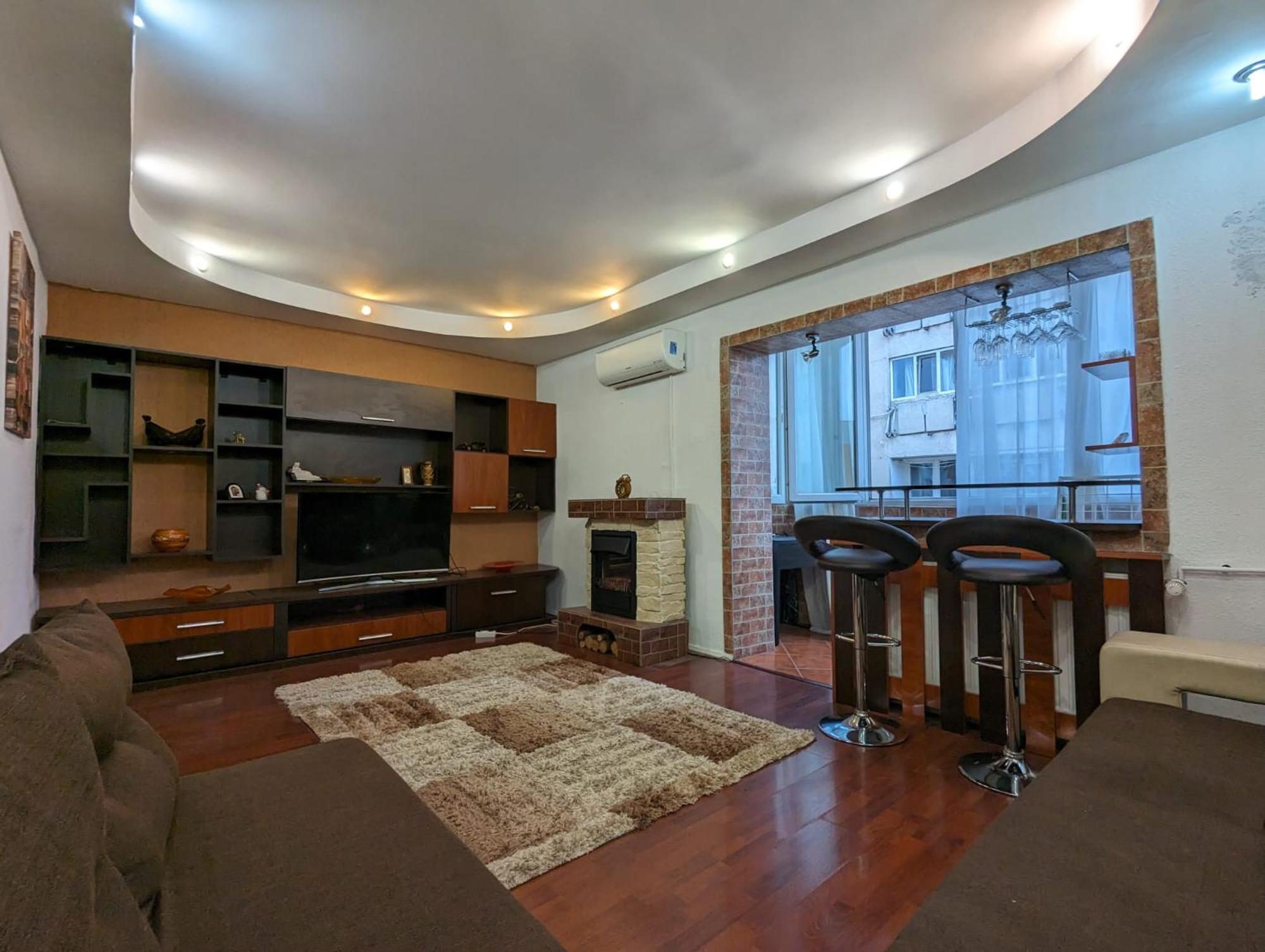 Modern Oasis With A Cozy Fireplace Your Stylish Minutes From Downtown Apartament *