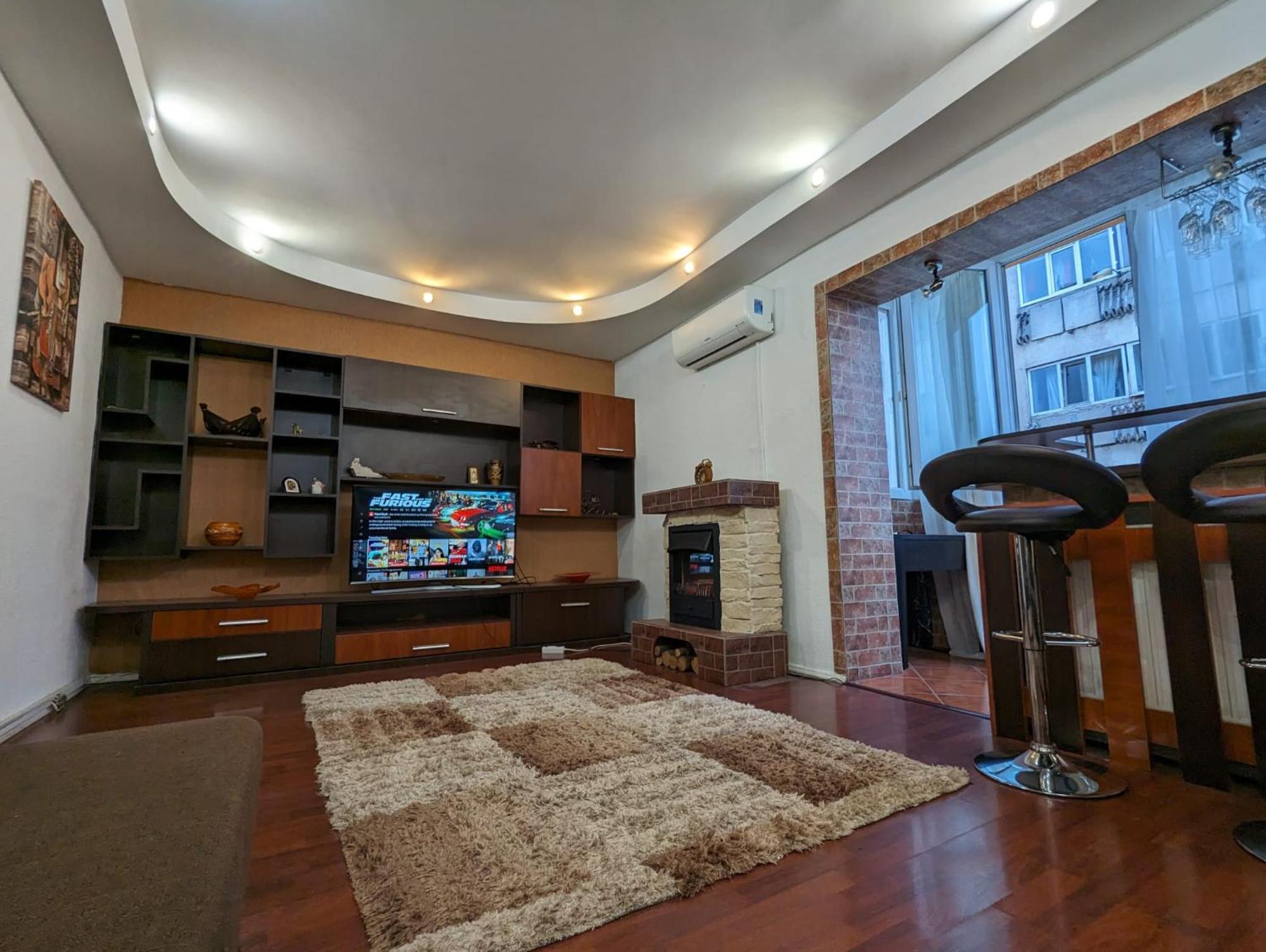 Modern Oasis With A Cozy Fireplace Your Stylish Minutes From Downtown * Bucureşti