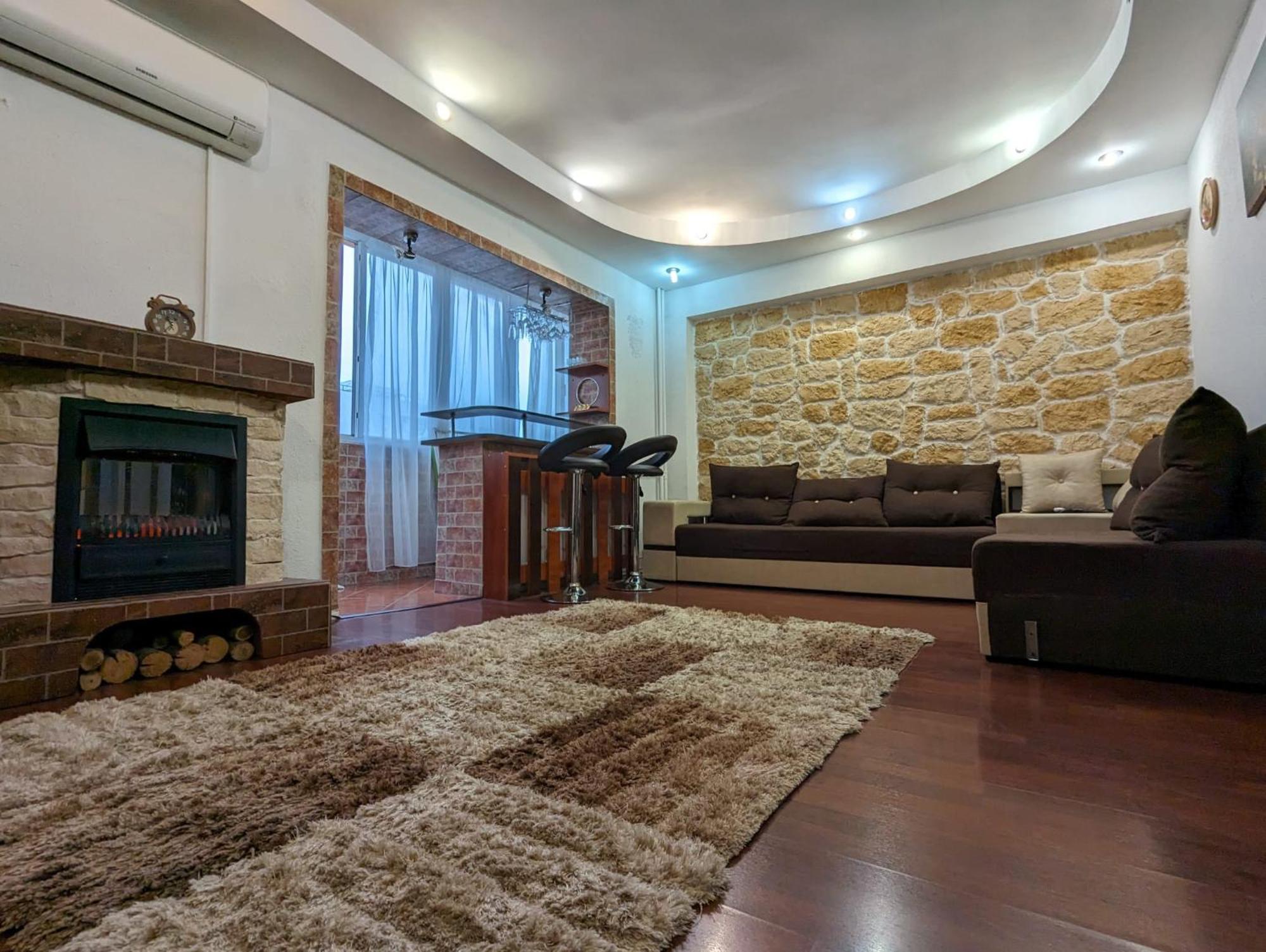 Modern Oasis With A Cozy Fireplace Your Stylish Minutes From Downtown Apartament Bucureşti
