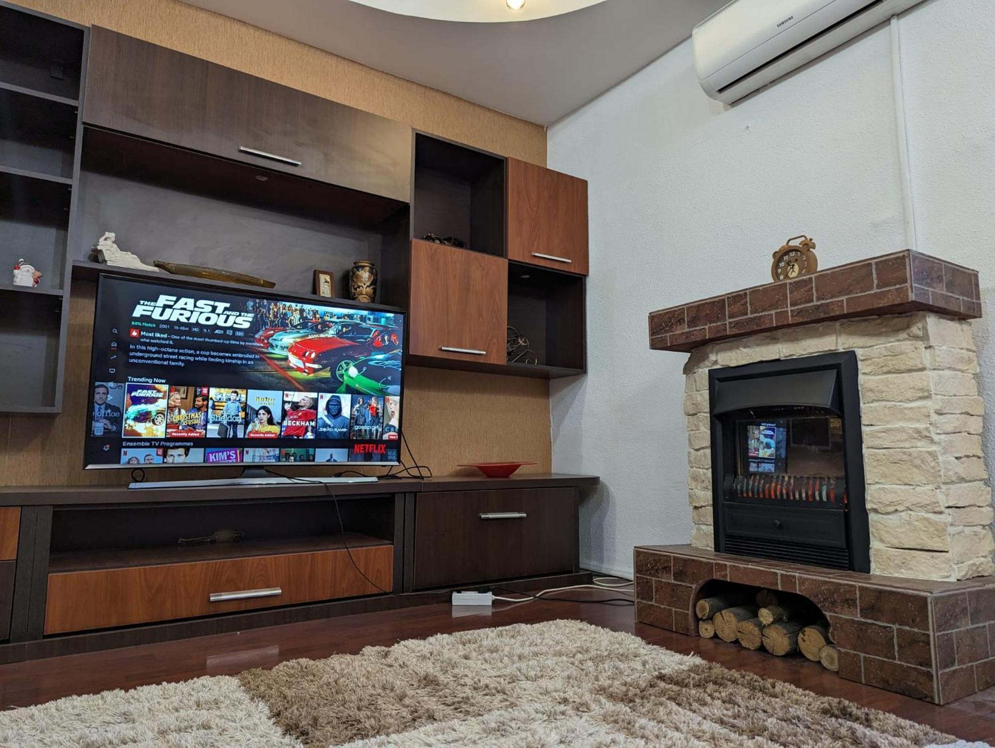 Apartament Modern Oasis With A Cozy Fireplace Your Stylish Minutes From Downtown *