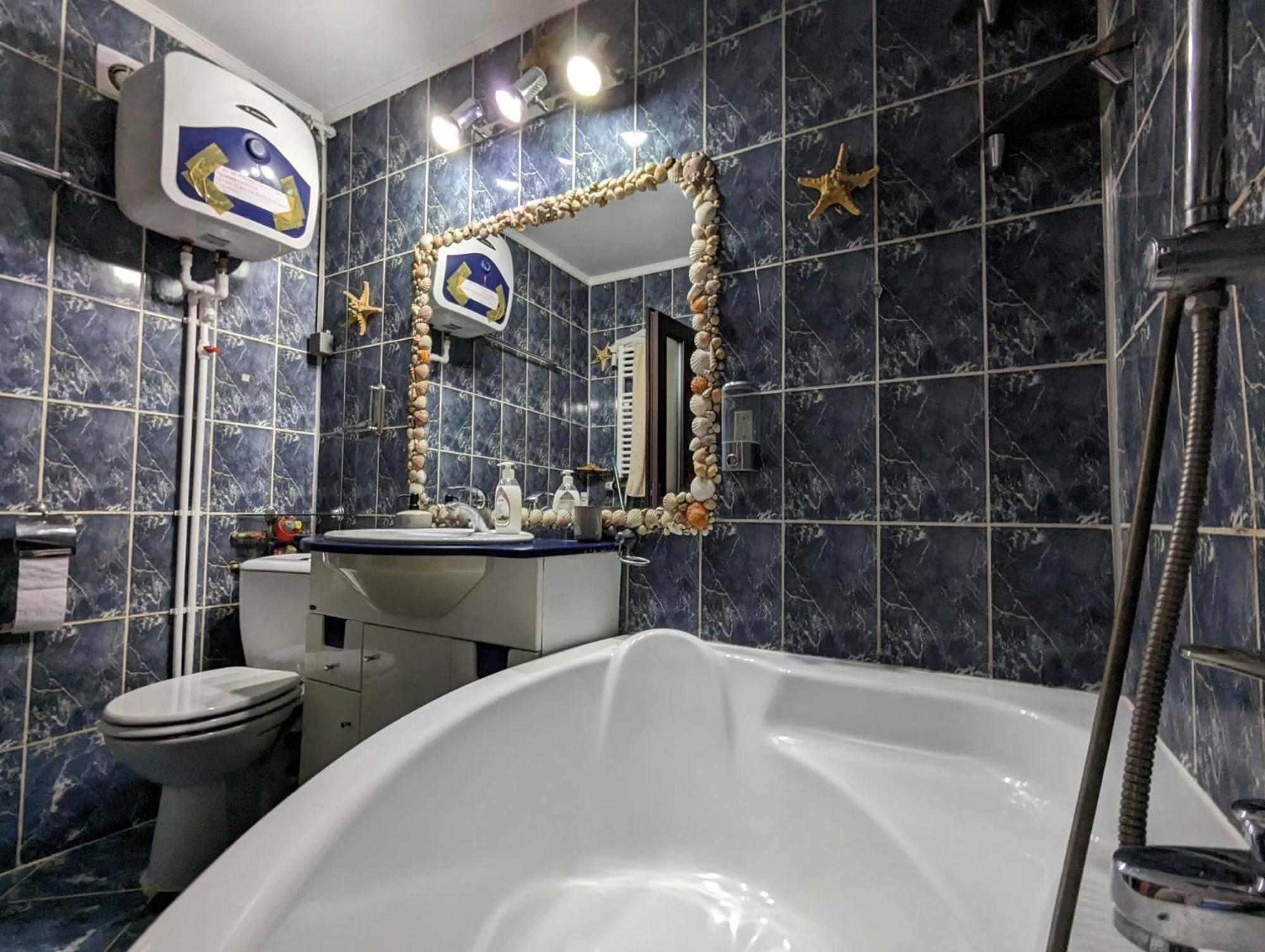 Modern Oasis With A Cozy Fireplace Your Stylish Minutes From Downtown Apartament Bucureşti