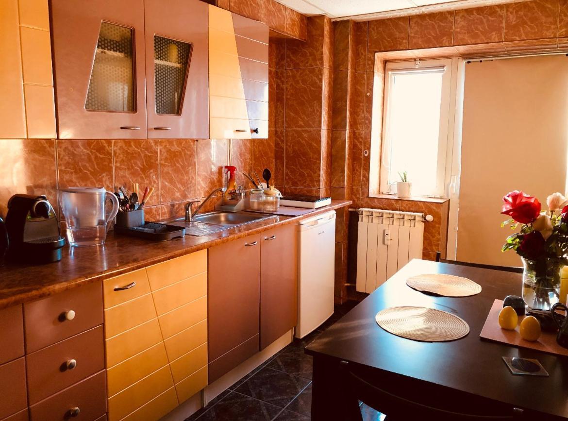Hospedagem domiciliar Center Unirii Square Private With View - Shared Amenities