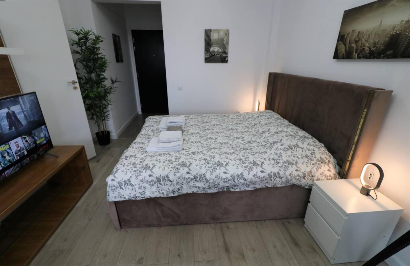 Charming City Center - Free Minibar * Bucharest
