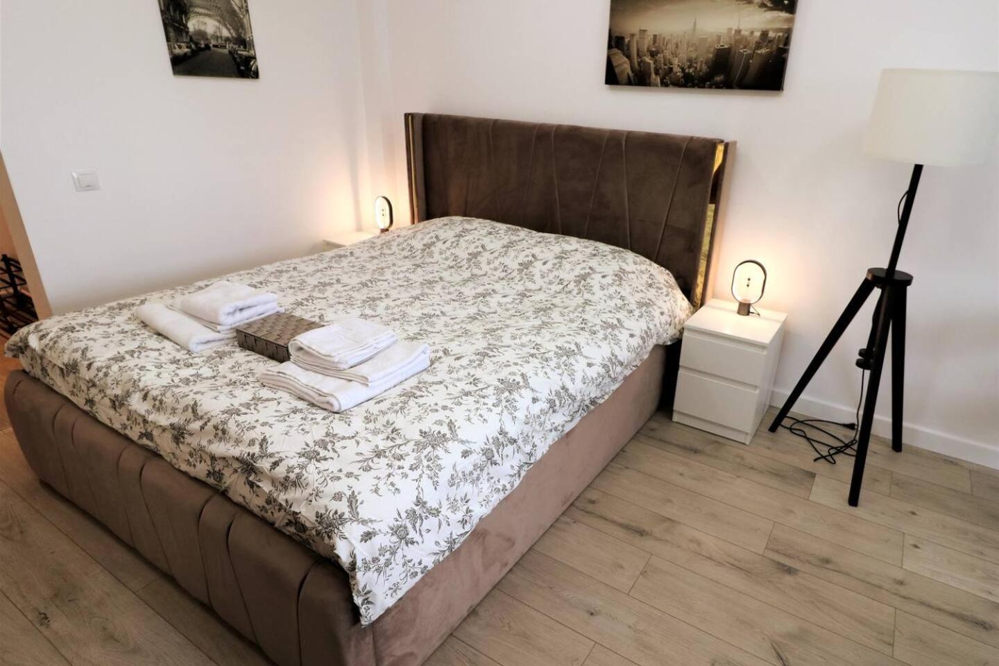 Charming City Center - Free Minibar Apartment Bucharest