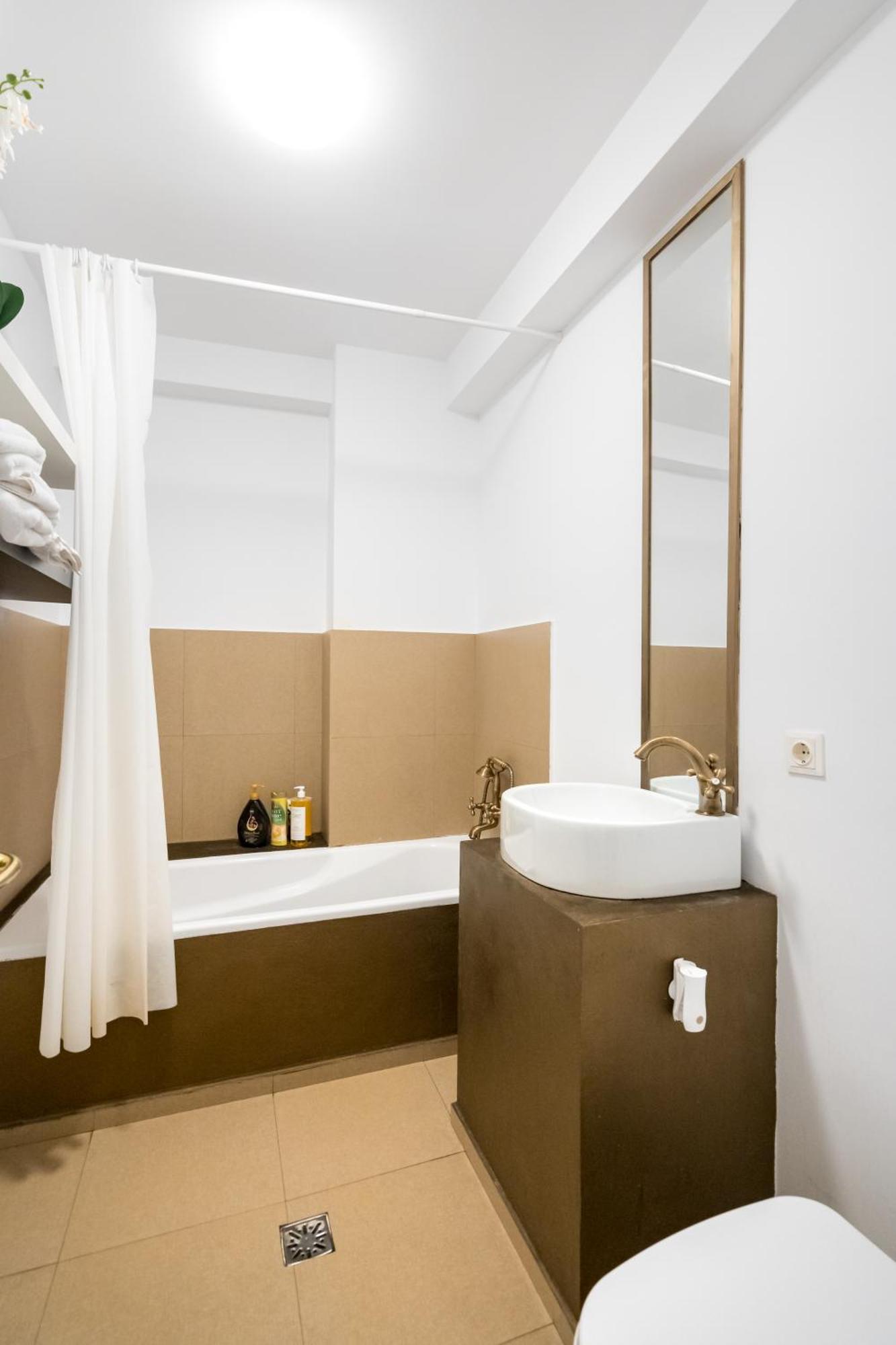 Apartament Contemporary Comfort High Above - And Stylish Bucureşti