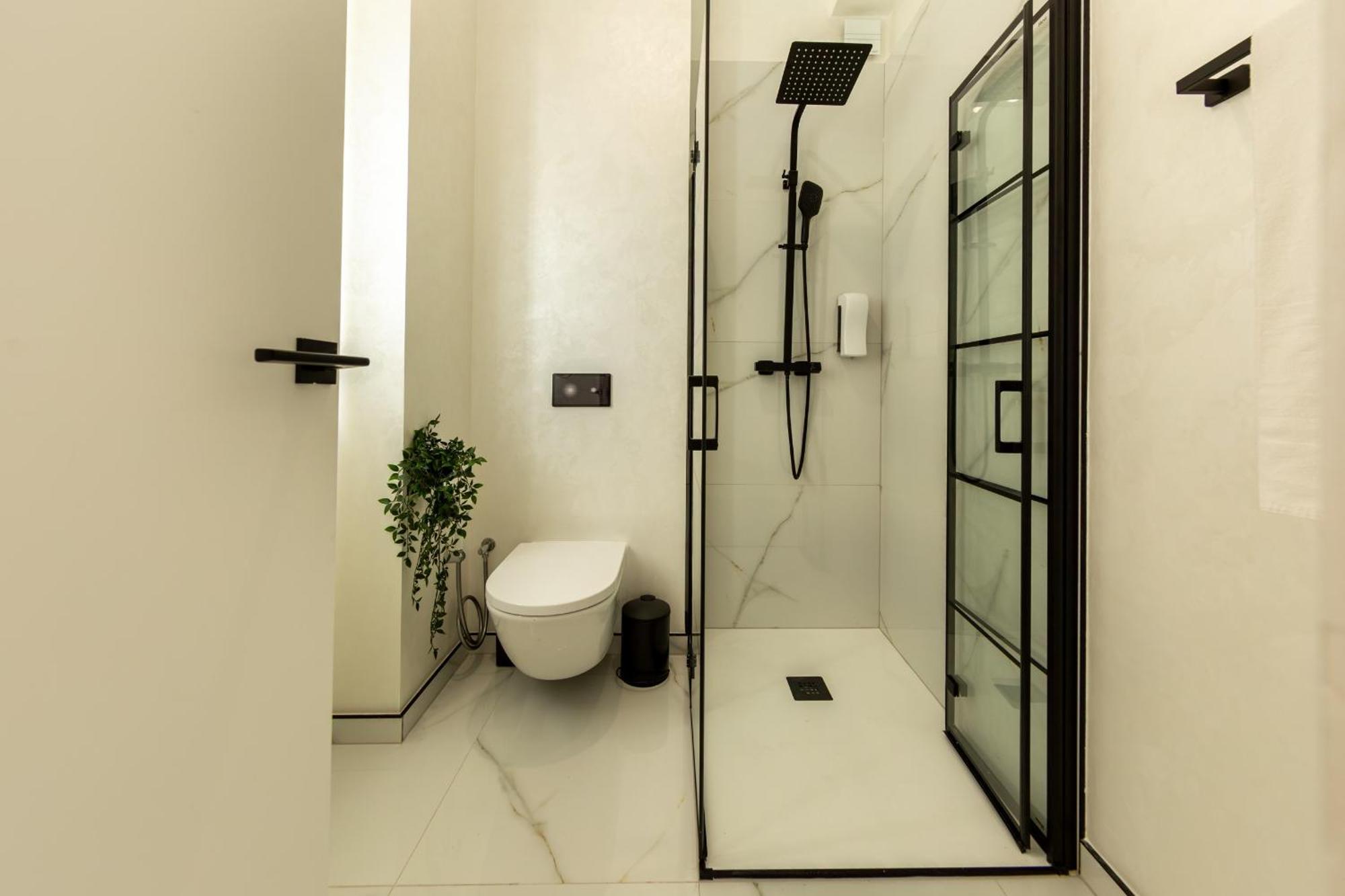 Elegant 1br - Old Town Sapphire - River View Apartment Bucharest