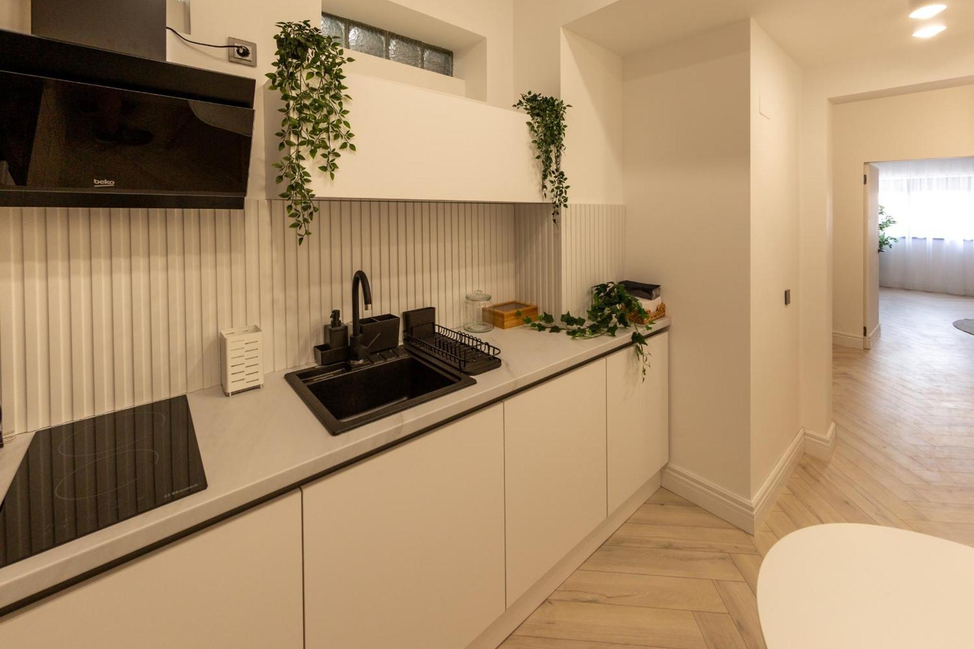 Elegant 1br - Old Town Sapphire - River View Apartment *