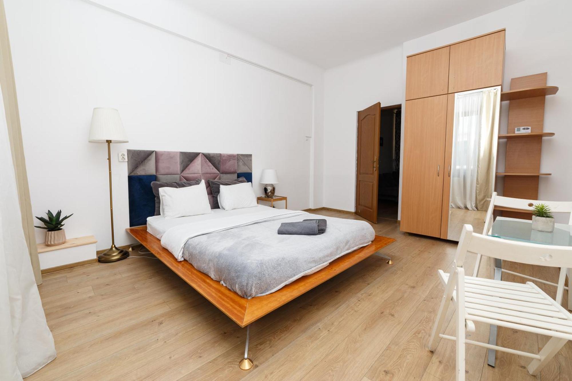 Apartment Color Franceza St