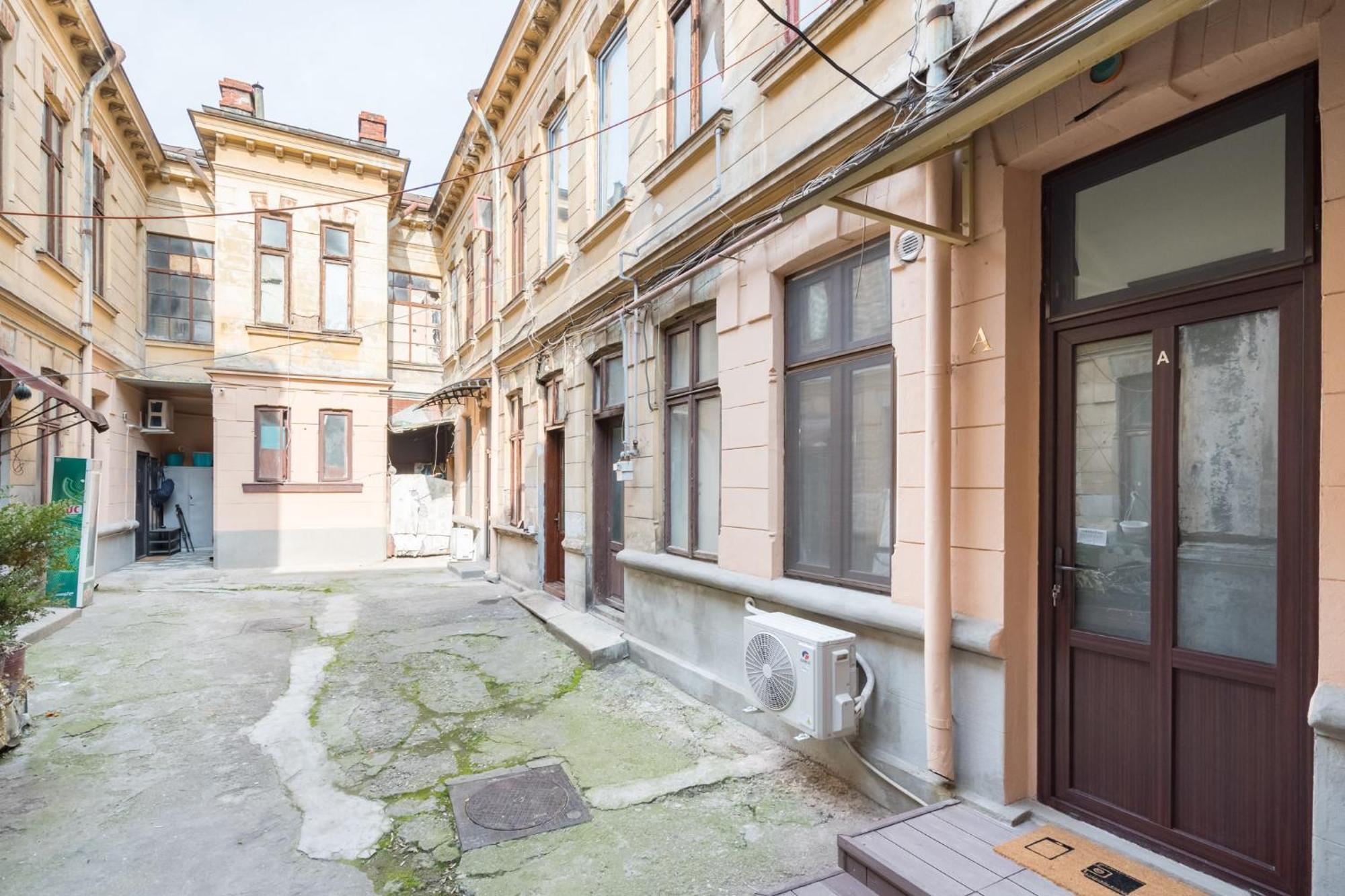 Urban Walls 5b Apartment Bucharest