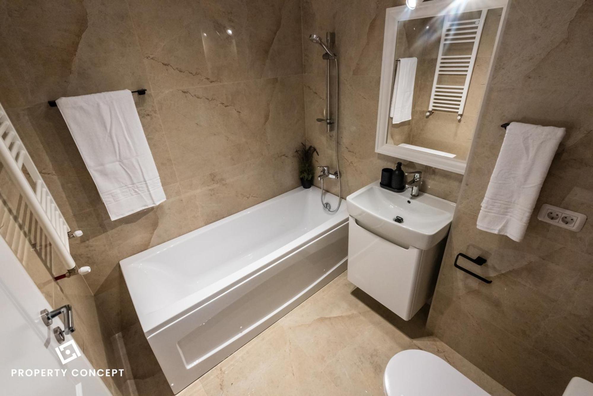 Spacious 1022 Apartment *