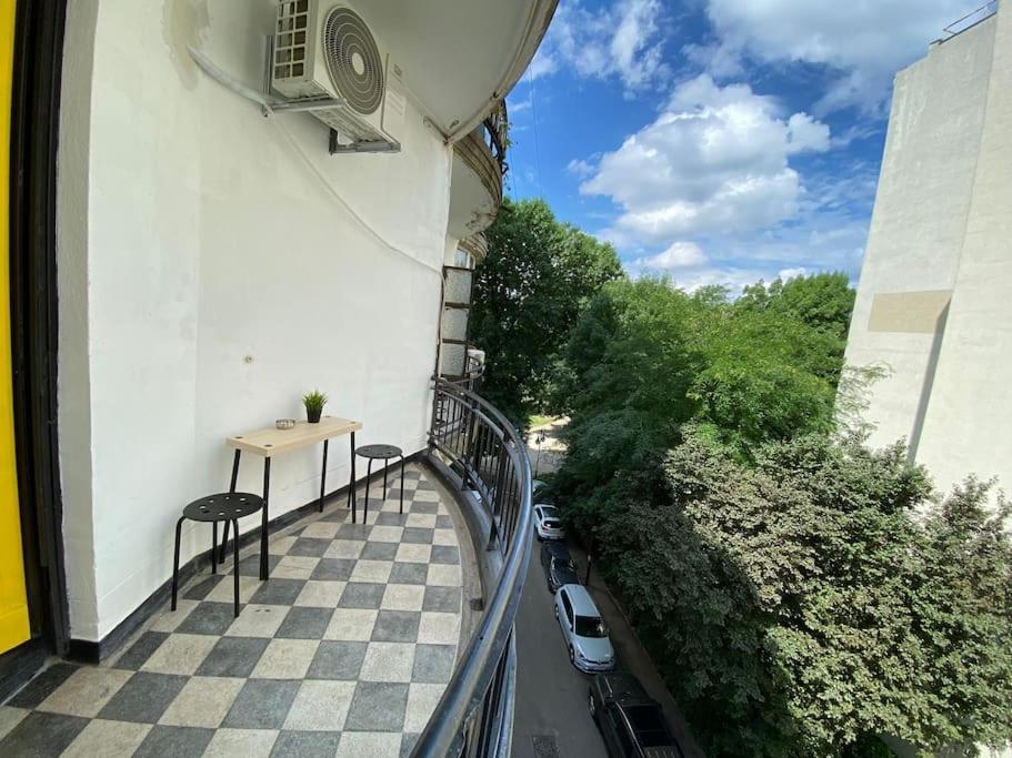 Quiet And Classic With Cismigiu Park View