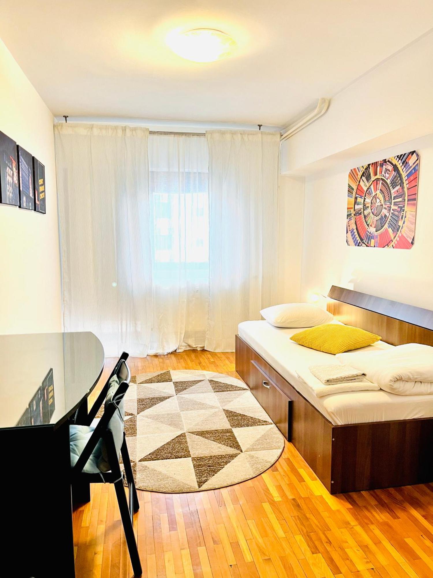 Hospedagem domiciliar Center Unirii Square Private With View - Shared Amenities *